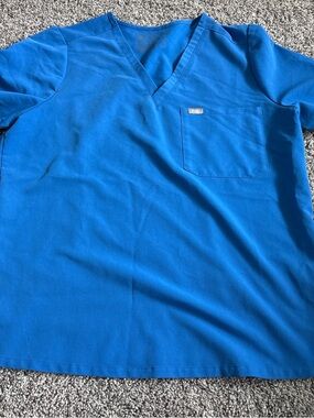 Figs Women's Short Sleeve V-Neck Scrub Top - True Blue